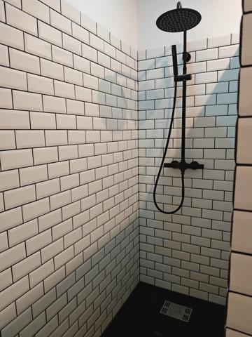 Location                                                      Local commercial
                        
                     4 pièces                      95 m2                     à Paris 9