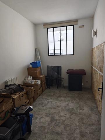 Location                                                      Local commercial
                        
                     4 pièces                      95 m2                     à Paris 9