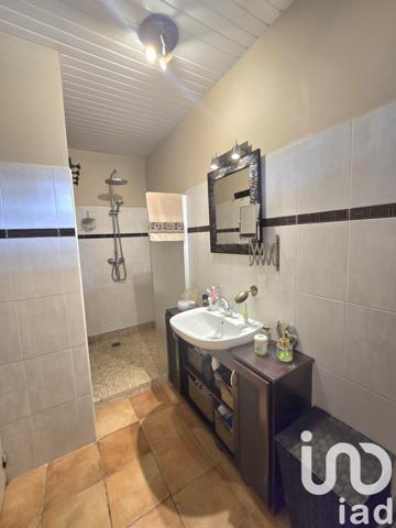 House for sale 4 rooms 93 m² Rivière-Pilote