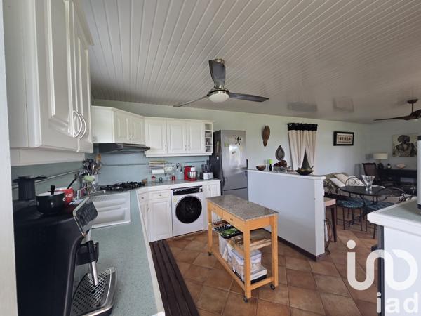 House for sale 4 rooms 93 m² Rivière-Pilote