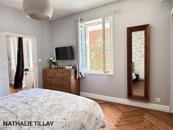 Olivet bourg , a vendre , Maison bourgeoise et dépendance aménagée , cour intérieure et jardin