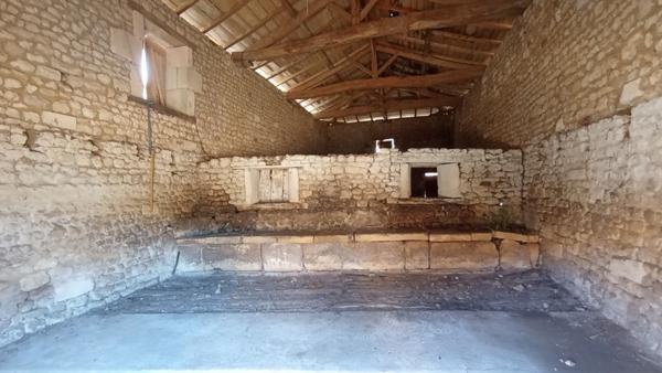 Grange à vendre |  Saint-Hilaire-du-Bois |  1 pièce | 95 m²