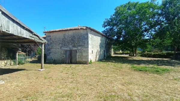 Grange à vendre |  Saint-Hilaire-du-Bois |  1 pièce | 95 m²