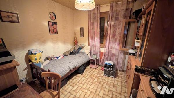 Sur terrain de 2189m² Villa indépendante T5 de 100m² hab.