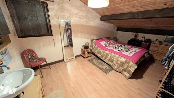 Sur terrain de 2189m² Villa indépendante T5 de 100m² hab.