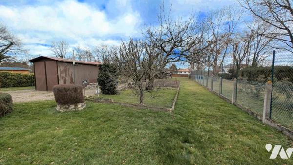 Sur terrain de 2189m² Villa indépendante T5 de 100m² hab.