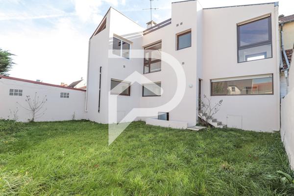 Maison 10 pièces 218.59 m2