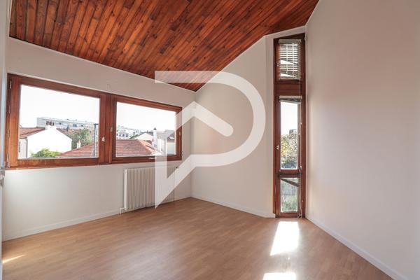 Maison 10 pièces 218.59 m2