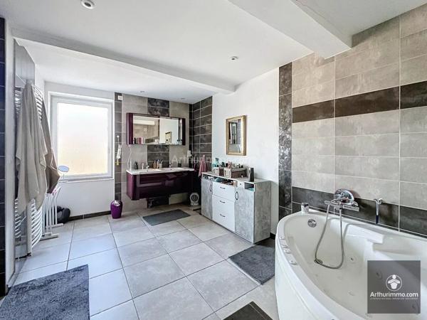 Vente Maison 6 pièces 205 m2 à Pouilly-sous-Charlieu