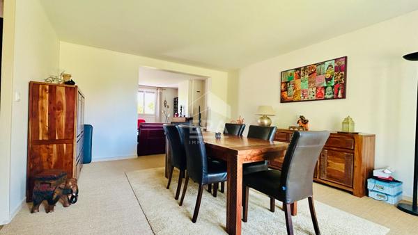 Maison Saint Pavace- 4 chambres-double garage