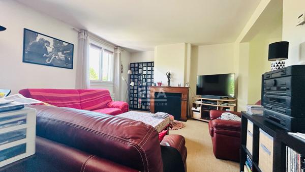 Maison Saint Pavace- 4 chambres-double garage