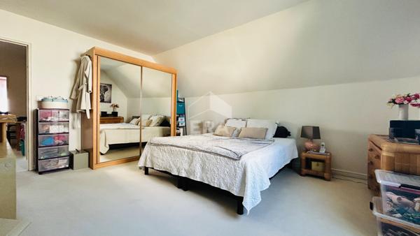 Maison Saint Pavace- 4 chambres-double garage