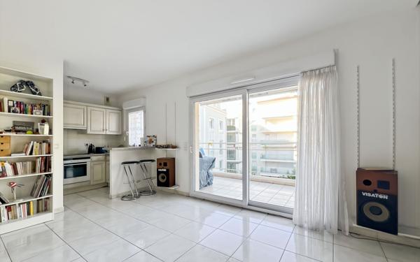 Appartement à vendre    2 pièces • 45 m2 Saint-Raphaël