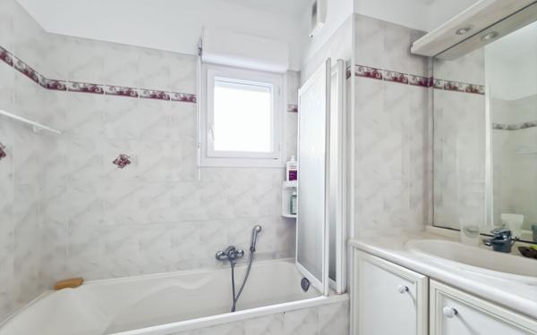 Appartement à vendre    2 pièces • 45 m2 Saint-Raphaël