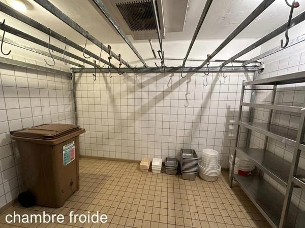 MURS COMMERCIAUX 90 m² + FOND