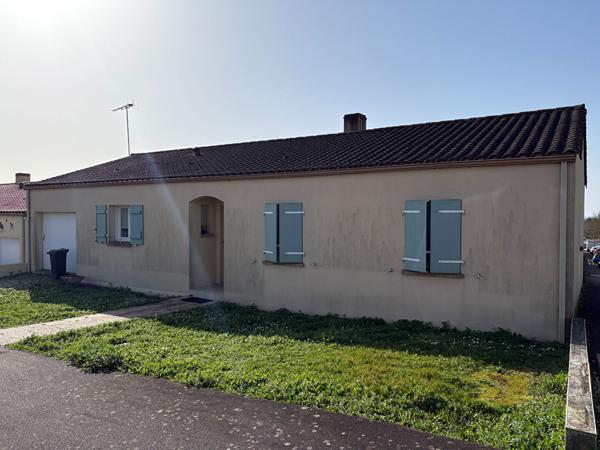 Maison de plain-pied de 93.80 m², 3 chambres sur un terrain de 352 m² à Pouzauges