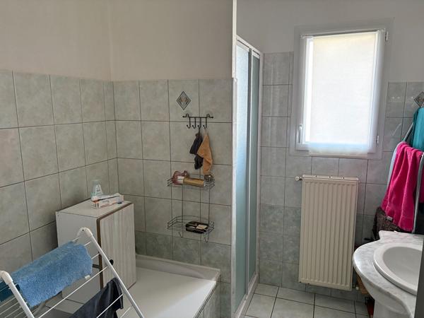 Maison de plain-pied de 93.80 m², 3 chambres sur un terrain de 352 m² à Pouzauges