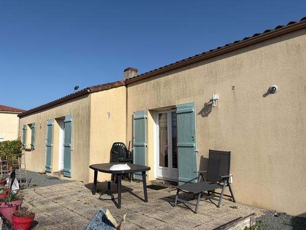 Maison de plain-pied de 93.80 m², 3 chambres sur un terrain de 352 m² à Pouzauges