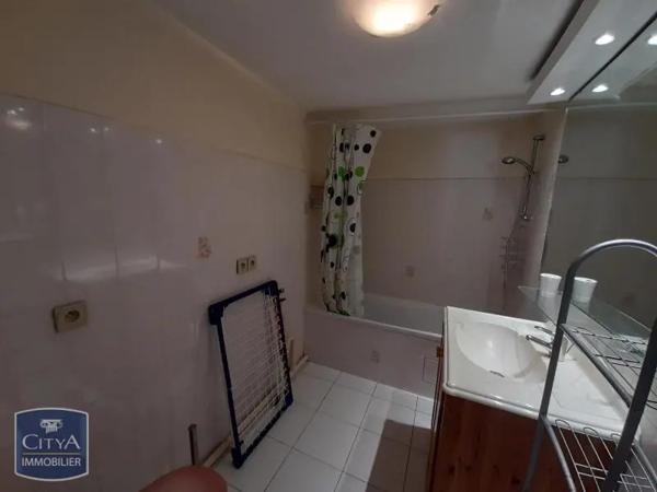 Appartement à louer 3 pièces 62.84m² Angoulême (16000)