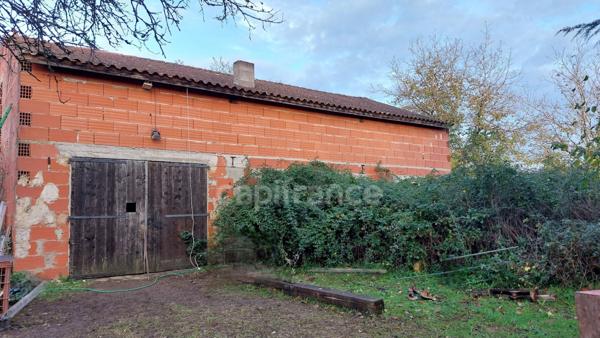 A vendre, Maison de 230m² à Saint-Cyprien avec maison d'habitation et deux gîtes et piscine.
