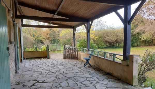 A vendre, Maison de 230m² à Saint-Cyprien avec maison d'habitation et deux gîtes et piscine.