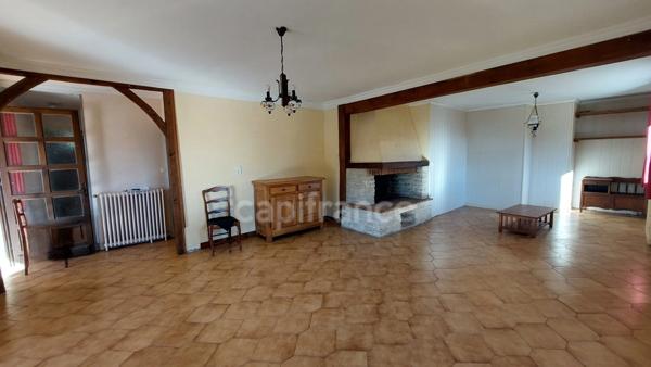 A vendre, Maison de 230m² à Saint-Cyprien avec maison d'habitation et deux gîtes et piscine.