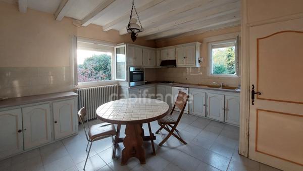A vendre, Maison de 230m² à Saint-Cyprien avec maison d'habitation et deux gîtes et piscine.