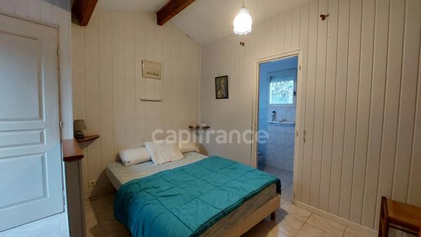 A vendre, Maison de 230m² à Saint-Cyprien avec maison d'habitation et deux gîtes et piscine.