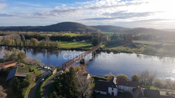 A vendre, Maison de 230m² à Saint-Cyprien avec maison d'habitation et deux gîtes et piscine.