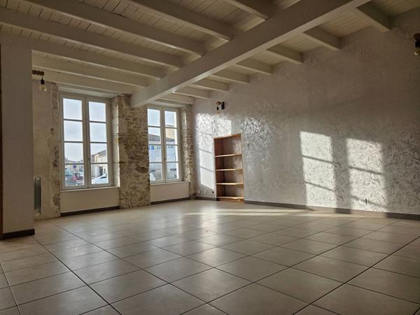 MARANS - Maison charme 125 m² cour, bord canal