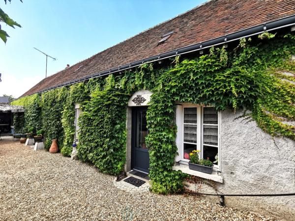 Ensemble immobilier de caractère : longère, gîte, grange et dépendances