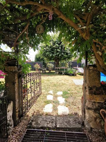 Ensemble immobilier de caractère : longère, gîte, grange et dépendances