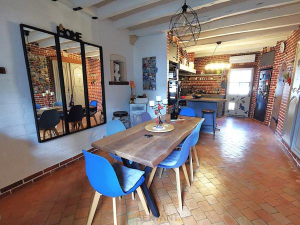 Ensemble immobilier de caractère : longère, gîte, grange et dépendances