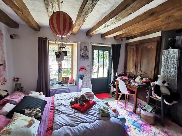 Ensemble immobilier de caractère : longère, gîte, grange et dépendances