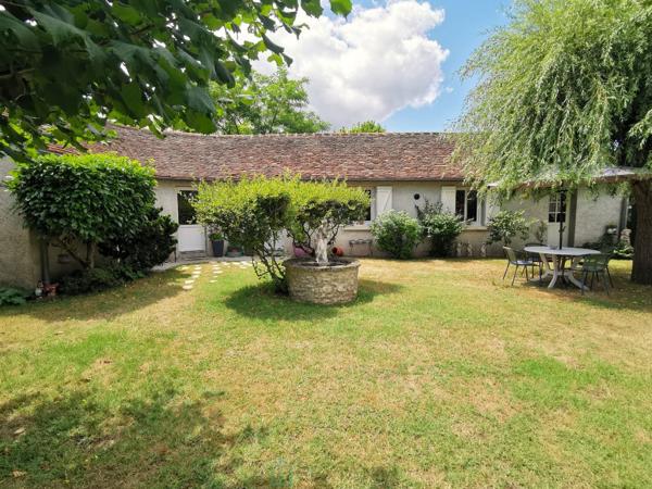 Ensemble immobilier de caractère : longère, gîte, grange et dépendances