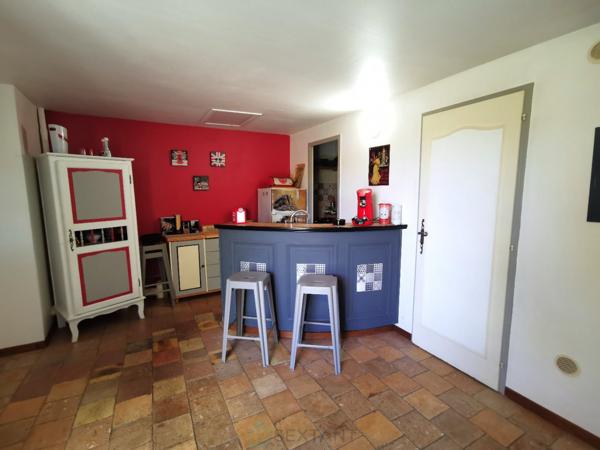 Ensemble immobilier de caractère : longère, gîte, grange et dépendances