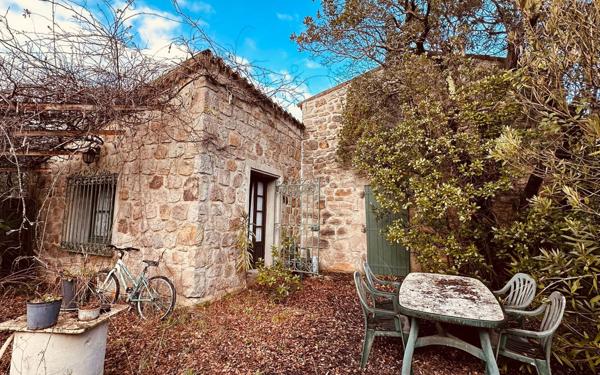 Maison à vendre    2 pièces •  Lablachère