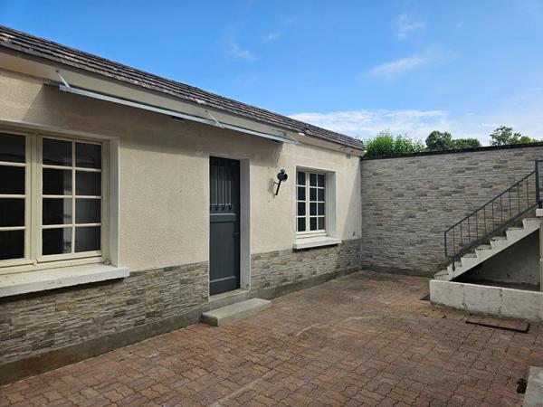 Maison à louer à Azay Le Ferron 6 pièce(s) 134 m2