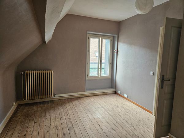 Maison à louer à Azay Le Ferron 6 pièce(s) 134 m2