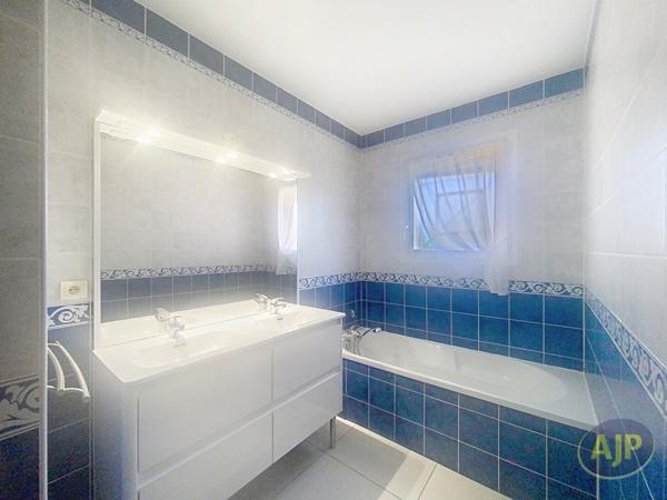 Vente maison Ambares Et Lagrave : 258 650 € - AJP Immobilier Cubzac-les-Ponts