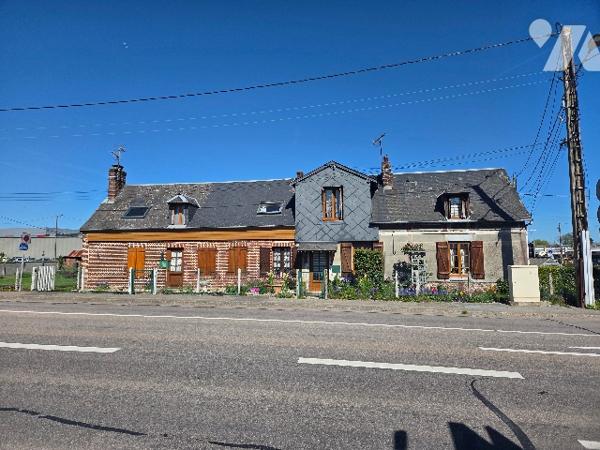 YVETOT,  maison divisée en 2 logements dont un loué, terrain.