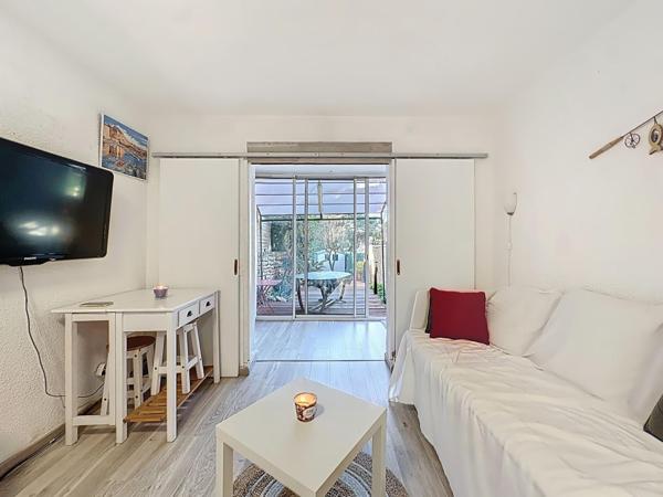 Exclusivité – Studio avec grand extérieur et parking privatif – Sanary-sur-Mer (Résidence Val Marina)