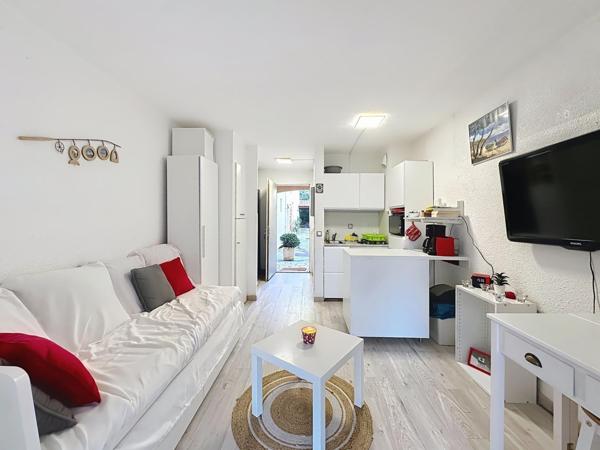 Exclusivité – Studio avec grand extérieur et parking privatif – Sanary-sur-Mer (Résidence Val Marina)