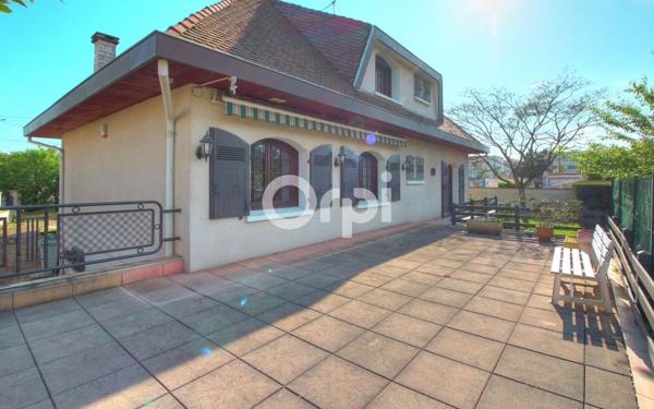 Maison à vendre    6 pièces • 164 m2 Décines-Charpieu