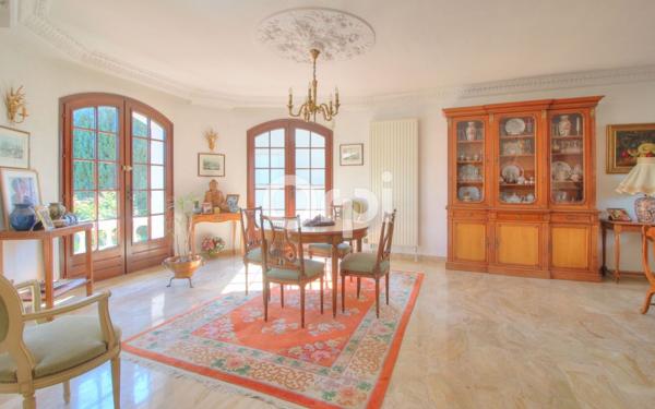 Maison à vendre    6 pièces • 164 m2 Décines-Charpieu