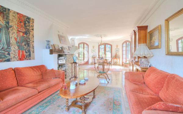 Maison à vendre    6 pièces • 164 m2 Décines-Charpieu