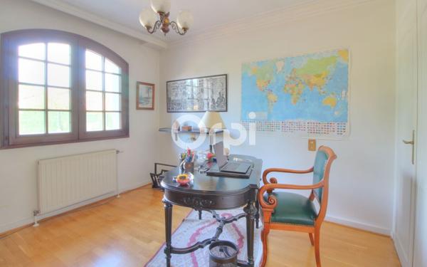 Maison à vendre    6 pièces • 164 m2 Décines-Charpieu