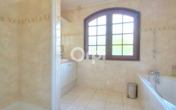 Maison à vendre    6 pièces • 164 m2 Décines-Charpieu