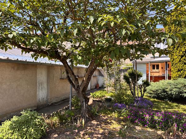 Maison familiale 5 chambres à vendre à Argentonnay - Centre-ville et jardin - D6081