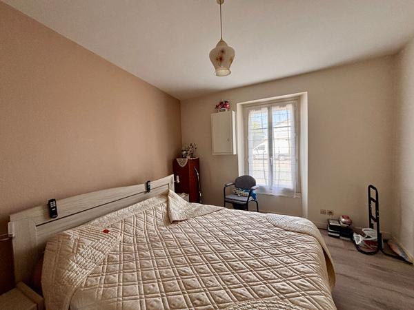 Maison familiale 5 chambres à vendre à Argentonnay - Centre-ville et jardin - D6081
